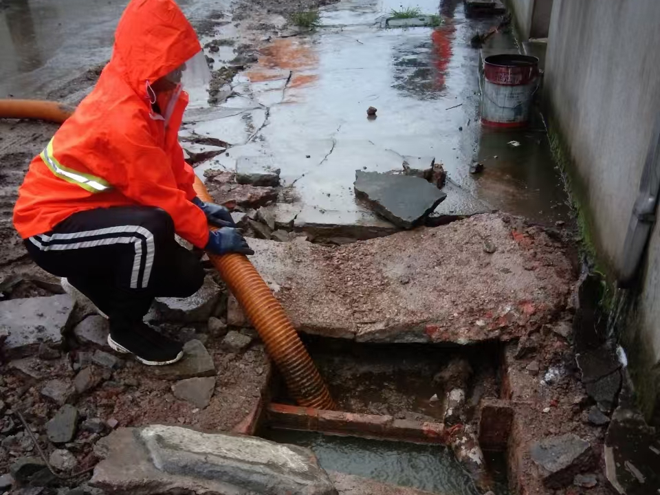 靖边专业清理污水池 炜誉市政以规范流程守护城市 “肠道”